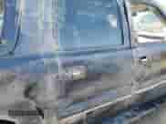 2000 Chevrolet Suburban LT z VIN 3GNFK16T2YG200100, wystawiony jako Copart lot #70187684 z przebiegiem Nie podano mil oraz Szkoda całkowita • Salvage title. Historia ofert i sprzedaży dostępna na DreamBid. Obrazek 10.