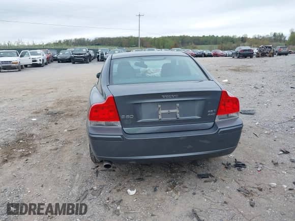 2005 Volvo S60 с VIN YV1RH592452475870, выставлен на аукционе IAAI как лот 42082002 с пробегом 226 918 миль миль и . История ставок и продаж доступна на DreamBid. Изображение 16.