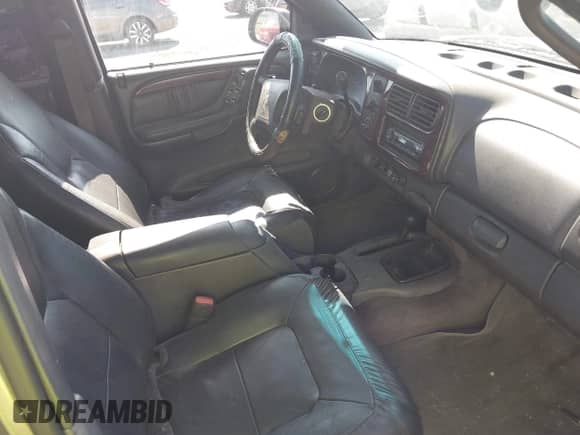 2000 Dodge Durango with VIN 1B4HS28Z3YF301850, listed as a IAAI auction lot 42743108 with 170,690 mi miles and . Bid and sale history available at DreamBid. Image 5.