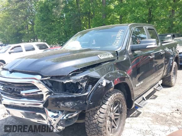 2020 Ram 1500 Big Horn z VIN 1C6SRFBT0LN280347, wystawiony jako IAAI lot #42133444 z przebiegiem 101 906 mil mil oraz . Historia ofert i sprzedaży dostępna na DreamBid. Obrazek 17.