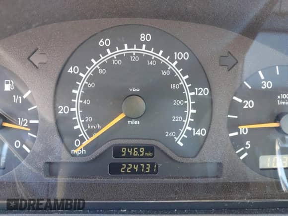 1998 Mercedes-Benz C 230/260/280/320 z VIN WDBHA23G7WA598738, wystawiony jako IAAI lot #43466820 z przebiegiem 224 731 mil mil oraz . Historia ofert i sprzedaży dostępna na DreamBid. Obrazek 7.