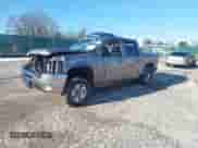 2007 Chevrolet Silverado 2500HD 1LT z VIN 1GCHK23697F510220, wystawiony jako IAAI lot #41341614 z przebiegiem 390 352 mil mil oraz . Historia ofert i sprzedaży dostępna na DreamBid. Obrazek 21.