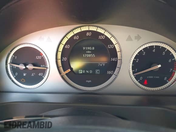 2008 Mercedes-Benz C 300 Sport z VIN WDDGF54X78R029834, wystawiony jako IAAI lot #43354217 z przebiegiem 170 855 mil mil oraz . Historia ofert i sprzedaży dostępna na DreamBid. Obrazek 7.