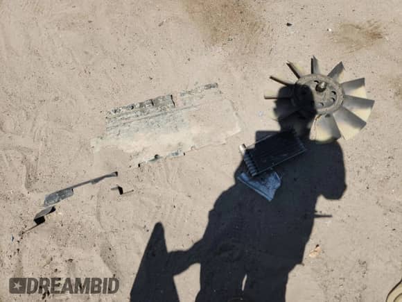 2002 Ford F-150 XLT с VIN 1FTRW07L42KC25065, выставлен на аукционе Copart как лот 70672075 с пробегом 249 564 миль миль и Списание • Salvage title. История ставок и продаж доступна на DreamBid. Изображение 12.