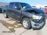 2021 Ram 1500 Lone Star z VIN 1C6RREFT3MN709744, wystawiony jako IAAI lot #42554052 z przebiegiem 52 262 mil mil oraz . Historia ofert i sprzedaży dostępna na DreamBid. Obrazek 1.