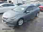 2018 Chevrolet Cruze LT z VIN 1G1BE5SM2J7188657, wystawiony jako IAAI lot #43440260 z przebiegiem 173 856 mil mil oraz . Historia ofert i sprzedaży dostępna na DreamBid. Obrazek 22.