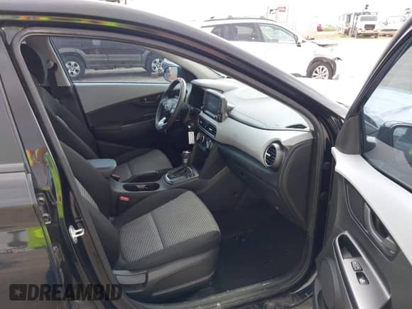 2021 Hyundai Kona SE с VIN KM8K1CAA3MU607857, выставлен на аукционе IAAI как лот 42550728 с пробегом 63 706 миль миль и . История ставок и продаж доступна на DreamBid. Изображение 5.