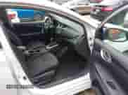 2017 Nissan Sentra SR z VIN 3N1AB7AP6HY400863, wystawiony jako IAAI lot #42268449 z przebiegiem 60 331 mil mil oraz . Historia ofert i sprzedaży dostępna na DreamBid. Obrazek 5.