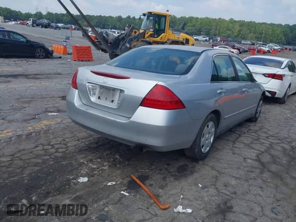 2007 Honda Accord LX с VIN 3HGCM56447G700961, выставлен на аукционе IAAI как лот 43037520 с пробегом 249 034 миль миль и . История ставок и продаж доступна на DreamBid. Изображение 4.