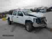 2014 Chevrolet Silverado 2500HD Work Truck z VIN 1GC1KVCG1EF184664, wystawiony jako Copart lot #47192755 z przebiegiem 199 338 mil mil oraz Szkoda całkowita • Salvage title. Historia ofert i sprzedaży dostępna na DreamBid. Obrazek 4.