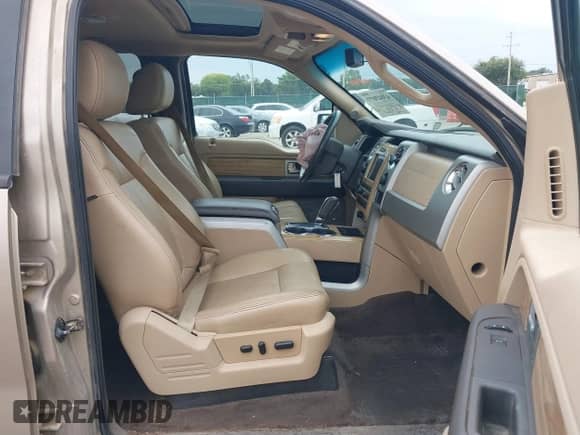 2011 Ford F-150 XL z VIN 1FTFW1EF5BFA30719, wystawiony jako IAAI lot #43043077 z przebiegiem 220 926 mil mil oraz . Historia ofert i sprzedaży dostępna na DreamBid. Obrazek 5.