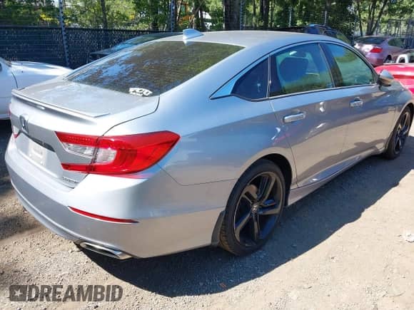 2019 Honda Accord Sport z VIN 1HGCV1F32KA169313, wystawiony jako IAAI lot #43094620 z przebiegiem 87 963 mil mil oraz . Historia ofert i sprzedaży dostępna na DreamBid. Obrazek 4.