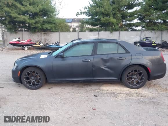 2019 Chrysler 300 S с VIN 2C3CCABGXKH676365, выставлен на аукционе IAAI как лот 43240627 с пробегом 92 267 миль миль и . История ставок и продаж доступна на DreamBid. Изображение 14.