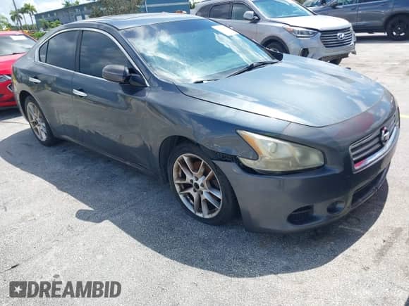 2013 Nissan Maxima SV z VIN 1N4AA5AP7DC840622, wystawiony jako IAAI lot #43324440 z przebiegiem 163 678 mil mil oraz . Historia ofert i sprzedaży dostępna na DreamBid. Obrazek 1.