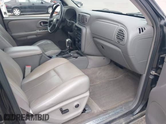 2005 Chevrolet TrailBlazer LS with VIN 1GNDT13S352308441, listed as a IAAI auction lot 43378864 with 189,574 mi miles and . Bid and sale history available at DreamBid. Image 5.