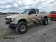 1997 Toyota Tacoma z VIN 4TAWM72N1VZ279828, wystawiony jako Copart lot #58385785 z przebiegiem 347 448 mil mil oraz Szkoda całkowita • Salvage title. Historia ofert i sprzedaży dostępna na DreamBid. Obrazek 1.