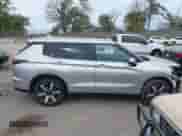 2025 Mitsubishi Outlander SE z VIN JA4J4VA83SZ016874, wystawiony jako IAAI lot #43491496 z przebiegiem 8 726 mil mil oraz . Historia ofert i sprzedaży dostępna na DreamBid. Obrazek 14.