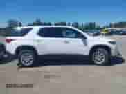 2022 Chevrolet Traverse LS z VIN 1GNEVFKW7NJ177603, wystawiony jako IAAI lot #42605686 z przebiegiem 42 155 mil mil oraz . Historia ofert i sprzedaży dostępna na DreamBid. Obrazek 14.