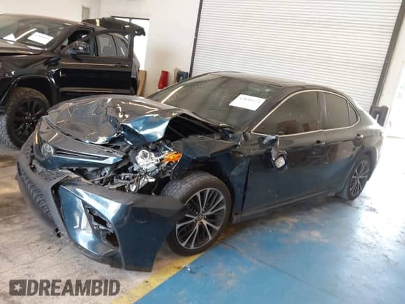 2020 Toyota Camry SE z VIN 4T1G11AK8LU870945, wystawiony jako IAAI lot #42890973 z przebiegiem 134 048 mil mil oraz . Historia ofert i sprzedaży dostępna na DreamBid. Obrazek 14.