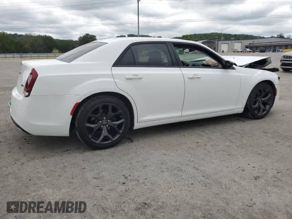 2020 Chrysler 300 Touring L с VIN 2C3CCAAG4LH230134, выставлен на аукционе Copart как лот 67633045 с пробегом 64 970 миль миль и Списание • Salvage title. История ставок и продаж доступна на DreamBid. Изображение 3.