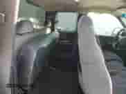 2001 GMC Sierra 1500 SLE с VIN 2GTEC19V511332359, выставлен на аукционе Copart как лот 61949415 с пробегом 228 345 миль миль и Списание • Salvage title. История ставок и продаж доступна на DreamBid. Изображение 10.