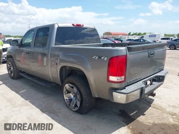 2008 GMC Sierra 1500 SL with VIN 2GTEK13C881177214, listed as a IAAI auction lot 42700617 with Not provided miles and . Bid and sale history available at DreamBid. Image 3.