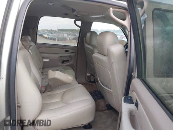2003 Chevrolet Suburban LT with VIN 3GNEC16Z93G187013, listed as a IAAI auction lot 43529399 with 271,367 mi miles and . Bid and sale history available at DreamBid. Image 8.