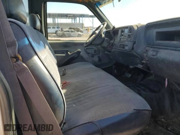 1998 Chevrolet Silverado 2500 с VIN 1GCGC24R0WE188721, выставлен на аукционе Copart как лот 82746034 с пробегом 193 434 миль миль и Списание • Salvage title. История ставок и продаж доступна на DreamBid. Изображение 10.