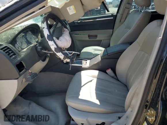 2006 Chrysler 300 C with VIN 2C3LK63H26H450950, listed as a Copart auction lot 58992565 with Not provided miles and Salvage title. Bid and sale history available at DreamBid. Image 7.