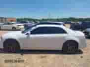 2015 Chrysler 300 S с VIN 2C3CCAGG3FH884568, выставлен на аукционе IAAI как лот 42564100 с пробегом 111 563 миль миль и . История ставок и продаж доступна на DreamBid. Изображение 14.