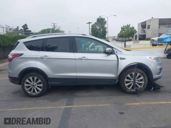 2017 Ford Escape Titanium с VIN 1FMCU0JD5HUB29838, выставлен на аукционе IAAI как лот 42354028 с пробегом 58 250 миль миль и . История ставок и продаж доступна на DreamBid. Изображение 13.