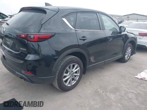 2023 Mazda CX-5 S Carbon Edition z VIN JM3KFBCM8P0202054, wystawiony jako IAAI lot #42392586 z przebiegiem 50 944 mil mil oraz . Historia ofert i sprzedaży dostępna na DreamBid. Obrazek 4.