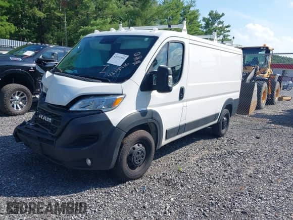 2023 Ram ProMaster Cargo z VIN 3C6LRVVG7PE559138, wystawiony jako IAAI lot #42331456 z przebiegiem 55 786 mil mil oraz . Historia ofert i sprzedaży dostępna na DreamBid. Obrazek 2.