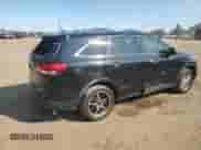 2017 Kia Sorento LX z VIN 5XYPG4A30HG190558, wystawiony jako Copart lot #70914445 z przebiegiem 131 177 mil mil oraz Czysty tytuł • Clean title. Historia ofert i sprzedaży dostępna na DreamBid. Obrazek 3.