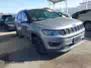 2020 Jeep Compass Latitude z VIN 3C4NJCBB1LT102627, wystawiony jako IAAI lot #41657827 z przebiegiem 68 371 mil mil oraz . Historia ofert i sprzedaży dostępna na DreamBid. Obrazek 1.
