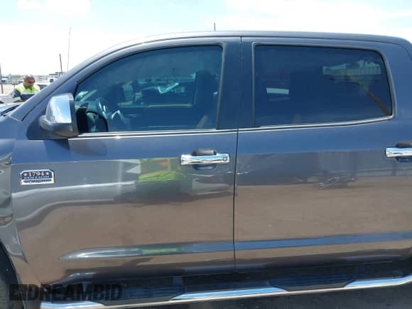 2019 Toyota Tundra SR5 с VIN 5TFAY5F17KX791678, выставлен на аукционе IAAI как лот 42290380 с пробегом 119 671 миль миль и . История ставок и продаж доступна на DreamBid. Изображение 15.