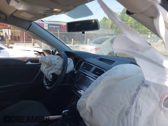 2018 Volkswagen Tiguan S с VIN 3VV1B7AX3JM108793, выставлен на аукционе IAAI как лот 42658677 с пробегом 108 730 миль миль и . История ставок и продаж доступна на DreamBid. Изображение 5.