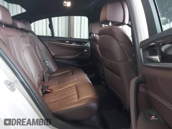 2017 BMW 5 Series 540i с VIN WBAJE5C38HG915249, выставлен на аукционе IAAI как лот 41472001 с пробегом 54 396 миль миль и . История ставок и продаж доступна на DreamBid. Изображение 8.