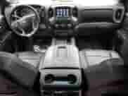 2022 Chevrolet Silverado 3500HD High Country z VIN 1GC4YVEY7NF281630, wystawiony jako Copart lot #81372305 z przebiegiem 135 357 mil mil oraz Szkoda całkowita • Salvage title. Historia ofert i sprzedaży dostępna na DreamBid. Obrazek 8.