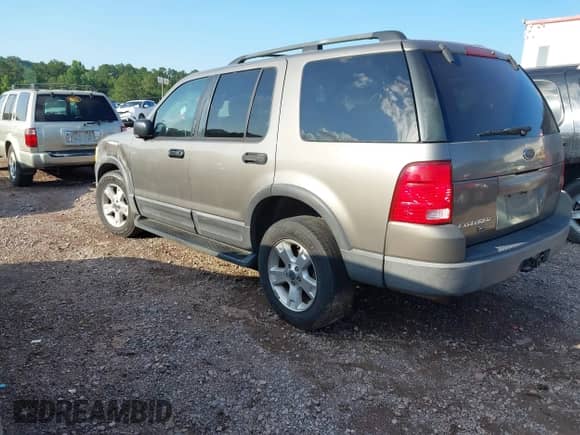 2003 Ford Explorer XLT with VIN 1FMZU63K83ZA92143, listed as a IAAI auction lot 42437278 with 286,800 mi miles and . Bid and sale history available at DreamBid. Image 3.