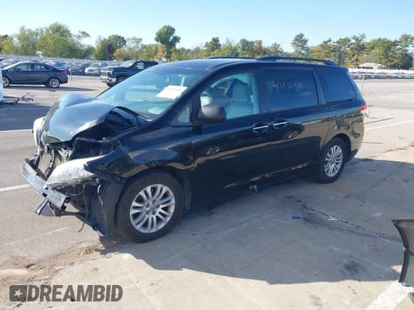 2013 Toyota Sienna XLE AAS с VIN 5TDYK3DC0DS314043, выставлен на аукционе IAAI как лот 43435454 с пробегом 148 687 миль миль и . История ставок и продаж доступна на DreamBid. Изображение 2.