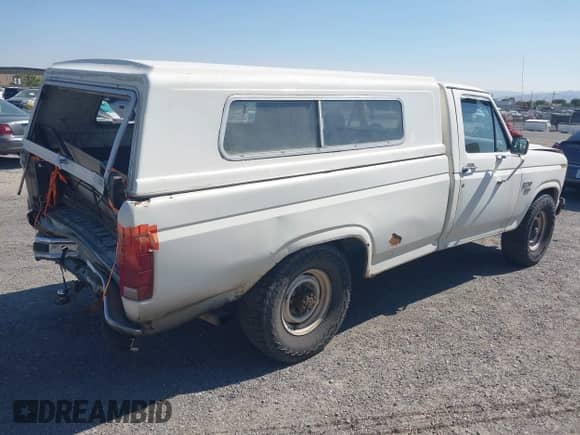 1985 Ford F-250 with VIN 1FTHF2510FPA88112, listed as a IAAI auction lot 42871694 with 8,209 mi miles and . Bid and sale history available at DreamBid. Image 4.