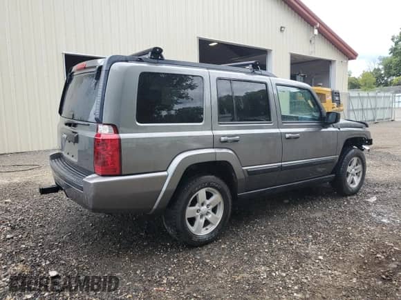 2008 Jeep Commander Sport с VIN 1J8HG48K58C149244, выставлен на аукционе Copart как лот 70517985 с пробегом 167 587 миль миль и Списание • Salvage title. История ставок и продаж доступна на DreamBid. Изображение 3.