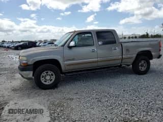 2001 Chevrolet Silverado 2500HD LS with VIN 1GCHC23U21F120613, listed as a Copart auction lot 84431235 with 307,038 mi miles and Salvage title. Bid and sale history available at DreamBid. Image 1.