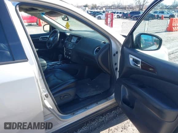 2014 Nissan Pathfinder S with VIN 5N1AR2MN1EC706374, listed as a IAAI auction lot 41617390 with 174,487 mi miles and . Bid and sale history available at DreamBid. Image 5.