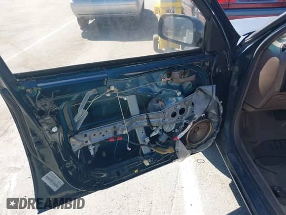 1995 Toyota Camry LE z VIN JT2SK12E8S0321670, wystawiony jako IAAI lot #42794486 z przebiegiem 137 906 mil mil oraz . Historia ofert i sprzedaży dostępna na DreamBid. Obrazek 12.