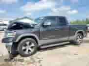 2019 Ram 1500 Laramie z VIN 1C6SRFDT2KN514953, wystawiony jako Copart lot #56747675 z przebiegiem 64 177 mil mil oraz Szkoda całkowita • Salvage title. Historia ofert i sprzedaży dostępna na DreamBid. Obrazek 1.
