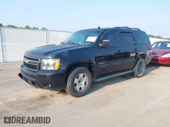 2014 Chevrolet Tahoe LT with VIN 1GNSCBE01ER235571, listed as a IAAI auction lot 42403118 with 238,069 mi miles and . Bid and sale history available at DreamBid. Image 18.