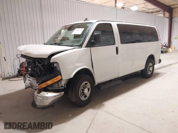 2019 Chevrolet Express Passenger LS с VIN 1GAWGEFG4K1200151, выставлен на аукционе IAAI как лот 41540721 с пробегом 111 873 миль миль и . История ставок и продаж доступна на DreamBid. Изображение 2.