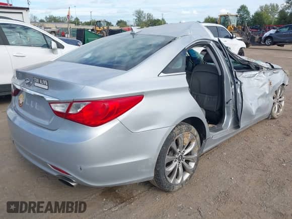2011 Hyundai Sonata SE with VIN 5NPEC4AC7BH114905, listed as a IAAI auction lot 43384578 with 176,361 mi miles and . Bid and sale history available at DreamBid. Image 4.